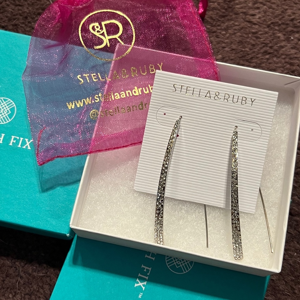 Stella and Ruby Linna Linear Threader Earrings New in box